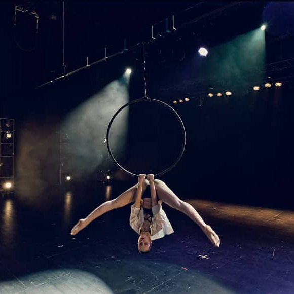 Aerial Hoop im Schauspielhaus